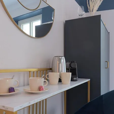 2 Min - Modern At 1 Min To Station - Wifi, Ac Guest house 3*