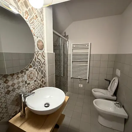2 Min - Modern At 1 Min To Station - Wifi, Ac Guest house