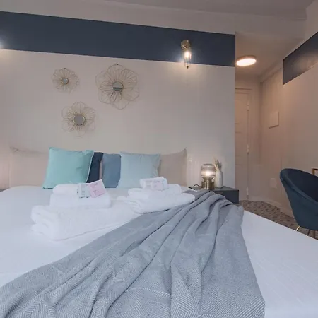 2 Min - Modern At 1 Min To Station - Wifi, Ac Guest house