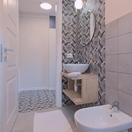 2 Min - Modern At 1 Min To Station - Wifi, Ac 3*