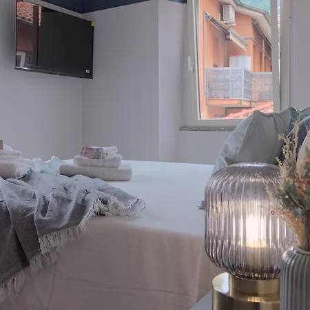 2 Min - Modern At 1 Min To Station - Wifi, Ac Guest house 3*