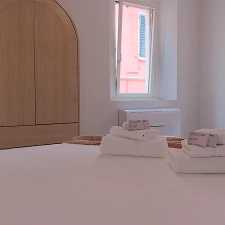 2 Min - Modern At 1 Min To Station - Wifi, Ac Guest house