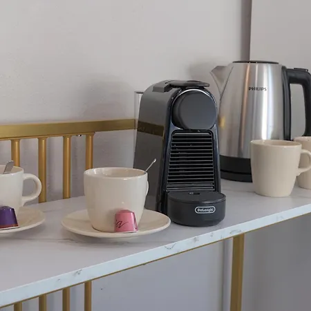 2 Min - Modern At 1 Min To Station - Wifi, Ac Guest house